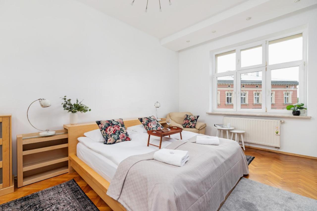 Slowacki Avenue Family Apartments Cracow By Noclegi Renters Krakow Dış mekan fotoğraf